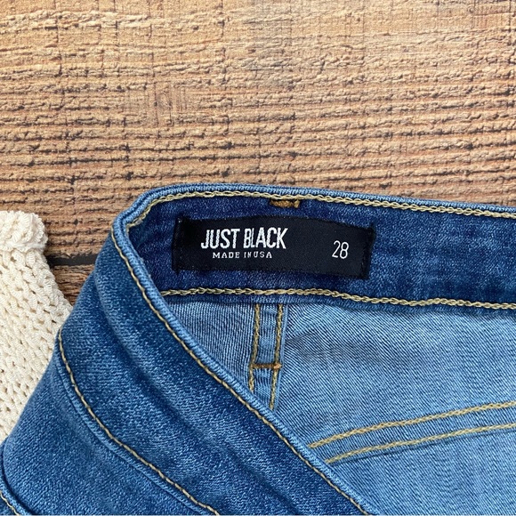 JUST BLACK Ancil Frayed Hem Short Jeans - Picture 6 of 11